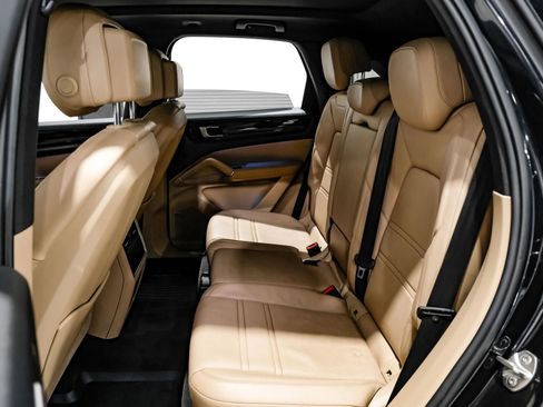 Used 2019 Porsche Cayenne Sport Utility 4D image 44