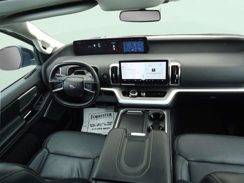 Used 2025 Ford Expedition Platinum AWD/4WD image 11