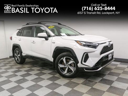 Used 2023 Toyota RAV4 SE image 1