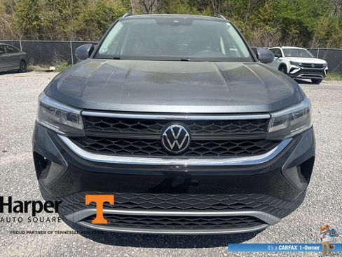 Used 2023 Volkswagen Taos SE w/ Panoramic Sunroof Package image 8