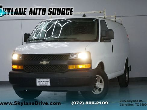 Used 2018 Chevrolet Express 3500 image 1