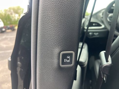 New 2026 Chrysler Pacifica Select AWD/4WD image 7
