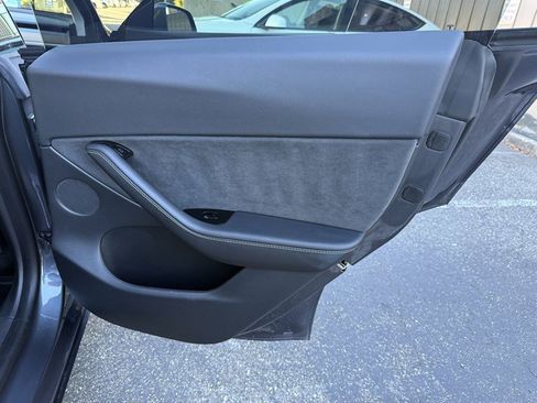 Used 2021 Tesla Model Y Long Range AWD/4WD image 18
