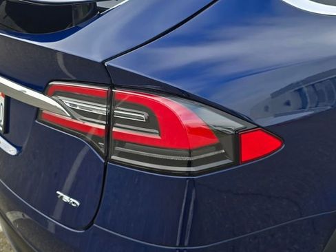 Used 2018 Tesla Model X 75D image 28