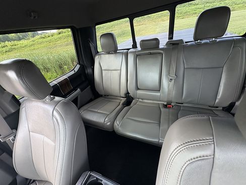 Used 2019 Ford F150 Lariat w/ Equipment Group 502A Luxury AWD/4WD image 32