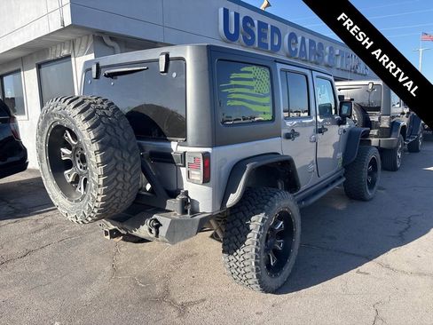 Used 2018 Jeep Wrangler Unlimited Rubicon w/ Connectivity Group image 2