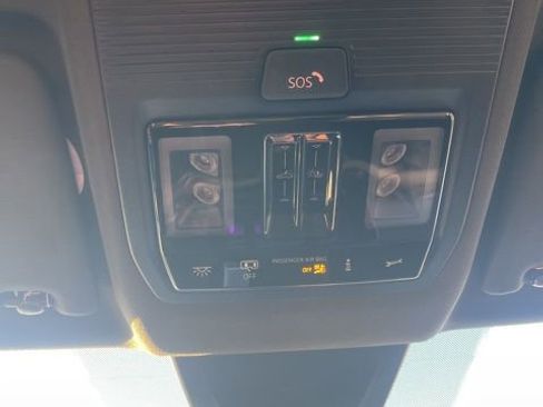 Certified 2025 Volkswagen Atlas Cross Sport SEL R-Line image 25