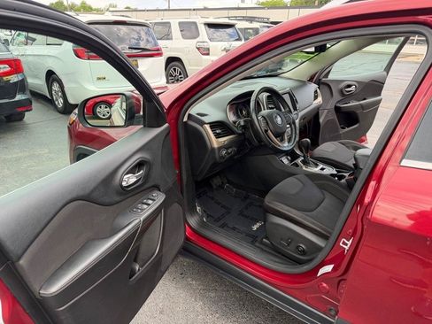 Used 2015 Jeep Cherokee Latitude w/ Comfort/Convenience Group FWD image 9