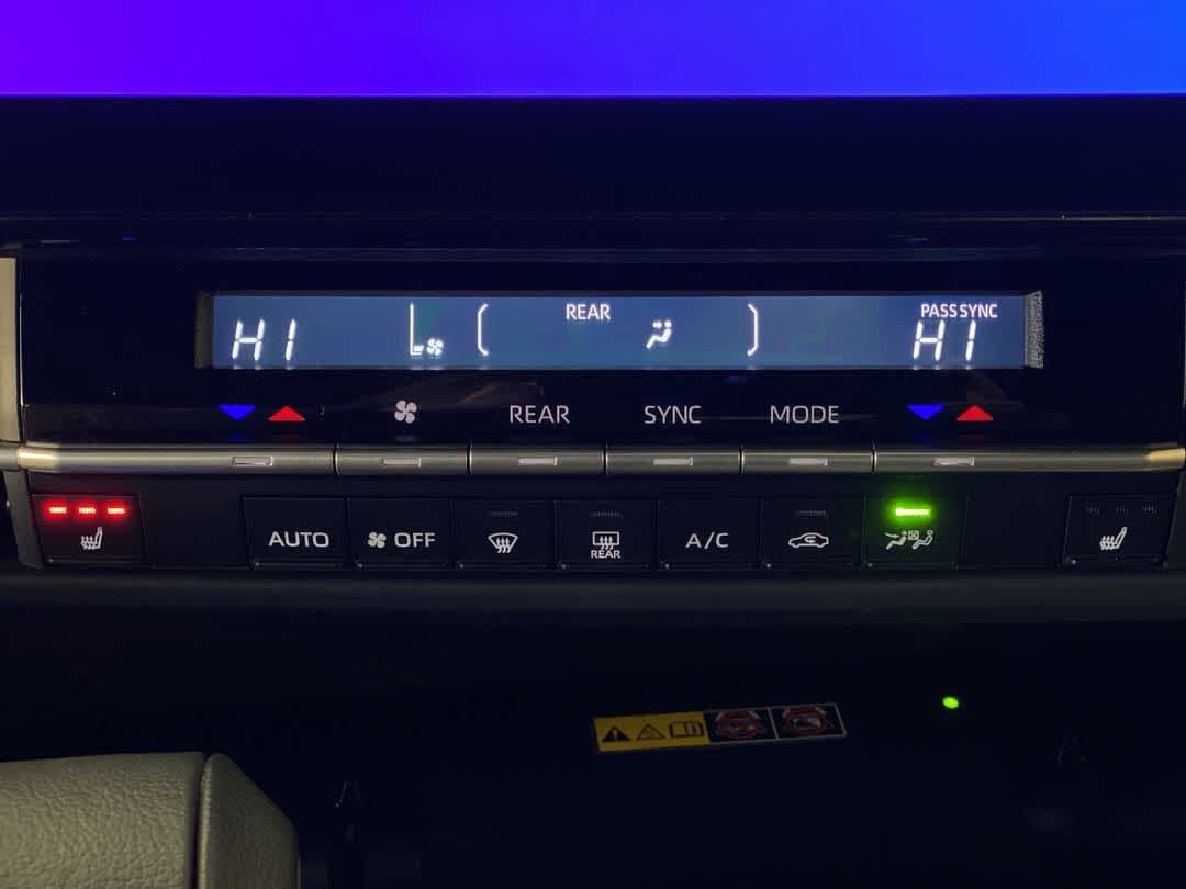 Certified 2025 Toyota Sienna XLE Woodland Edition AWD/4WD image 21