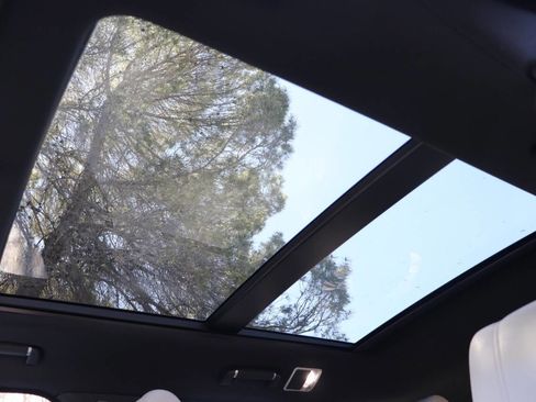 Used 2017 Land Rover Range Rover HSE image 34