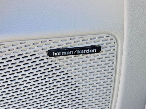 Used 2021 Chrysler Pacifica Limited w/ Uconnect Theater Family Group image 26