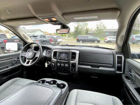 Used 2023 RAM 1500 Classic SLT AWD/4WD image 34