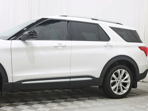 Used 2022 Ford Explorer Platinum w/ Equipment Group 601A AWD/4WD image 3