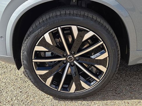 New 2026 Volvo XC90 B6 Plus w/ Protection Package Premier AWD/4WD image 10