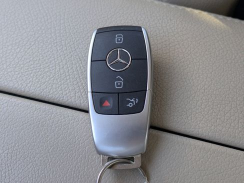 Used 2025 Mercedes-Benz GLB 250 image 26