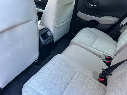 Used 2023 Honda HR-V LX image 9