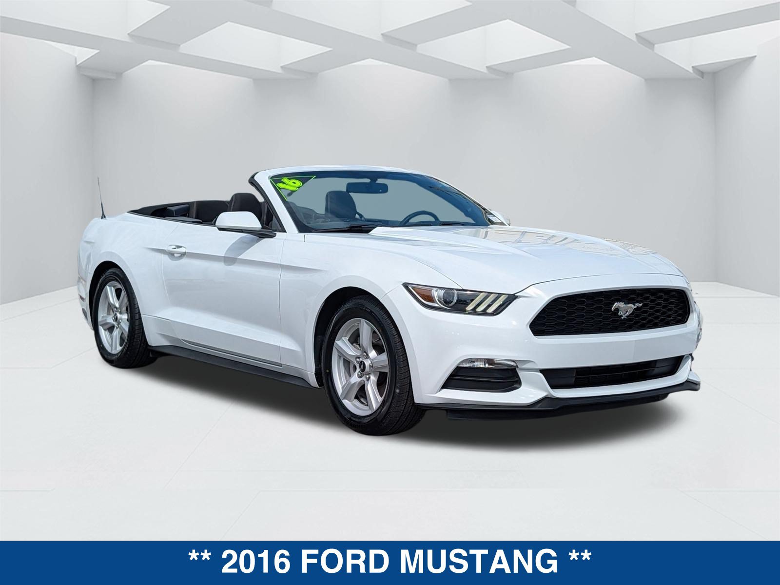 Used 2016 Ford Mustang Convertible RWD image 3