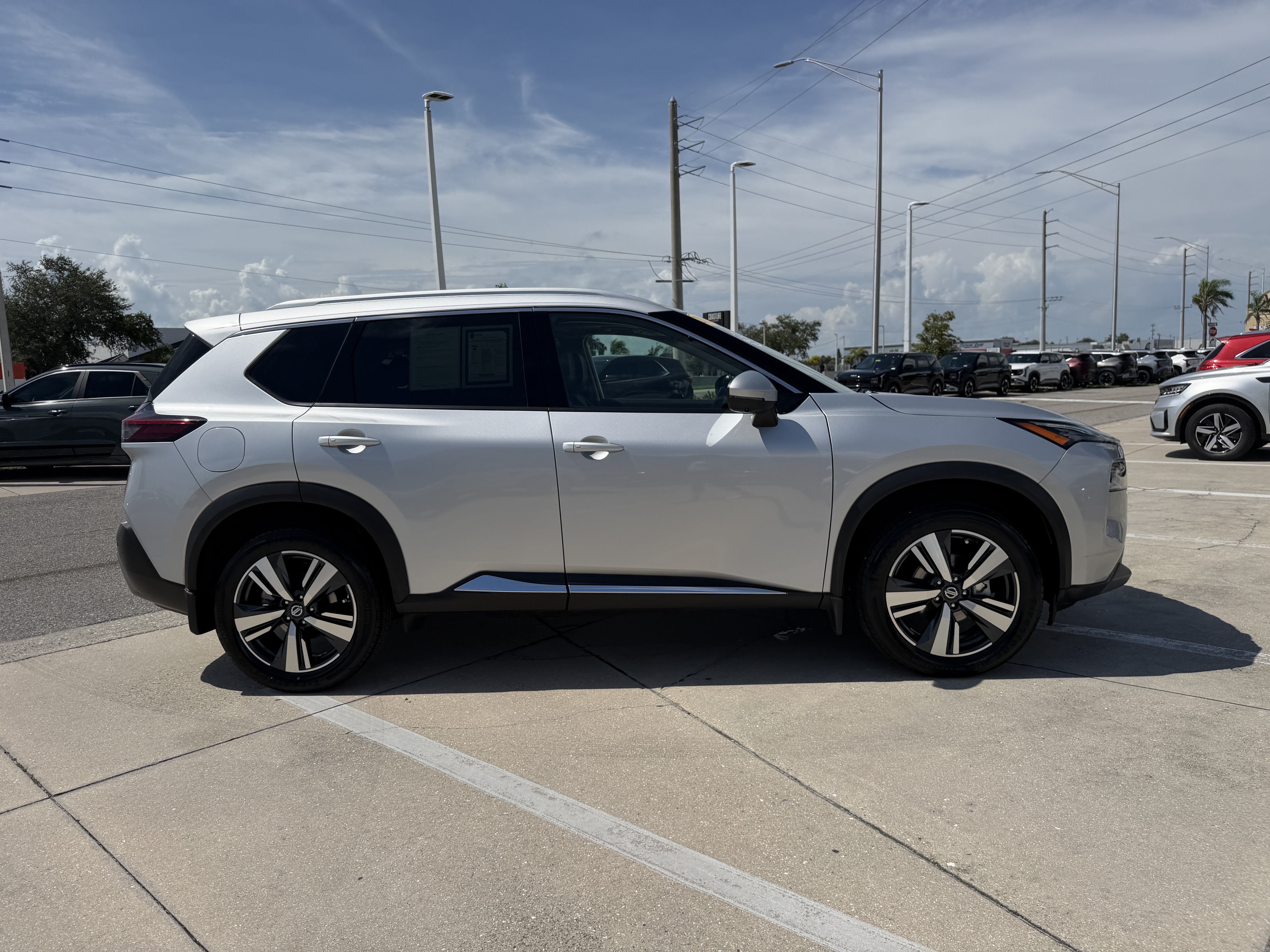 Used 2021 Nissan Rogue SL FWD image 3