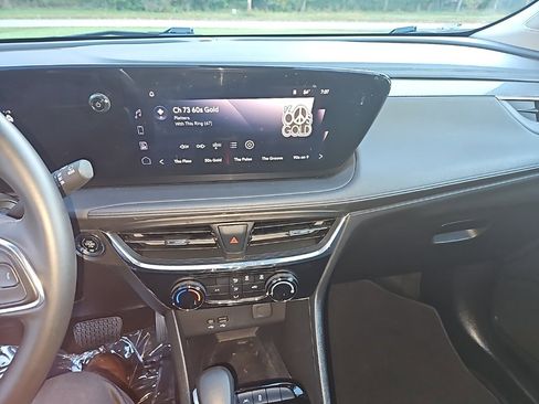 Used 2024 Buick Encore GX Sport Touring image 17
