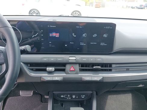 Used 2025 Kia K4 EX image 16