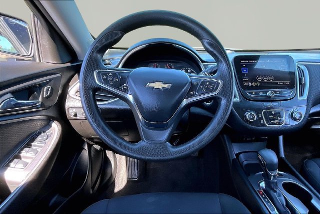Used 2025 Chevrolet Malibu LS FWD image 8