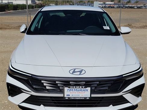 New 2025 Hyundai Elantra SE image 21