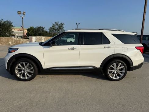 Used 2022 Ford Explorer Platinum w/ Equipment Group 601A AWD/4WD image 10