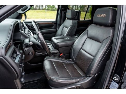Used 2022 Chevrolet Tahoe High Country w/ Premium Package image 11