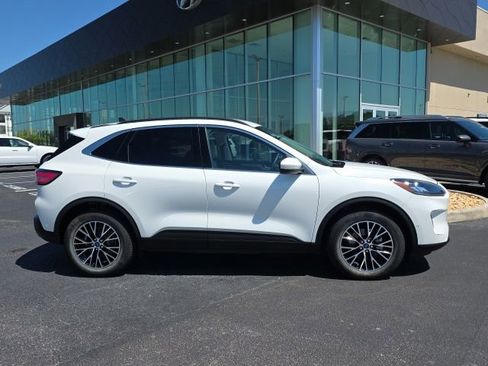 Used 2021 Ford Escape Titanium FWD image 16