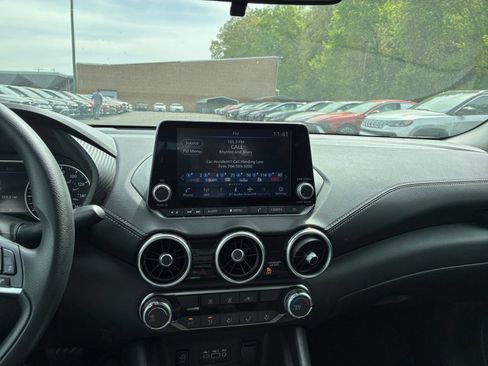 Used 2025 Nissan Sentra SV image 17