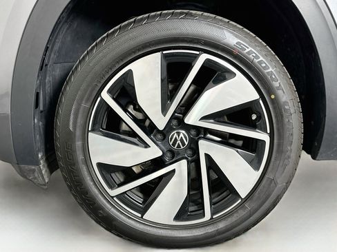 Used 2025 Volkswagen Atlas SE FWD image 11