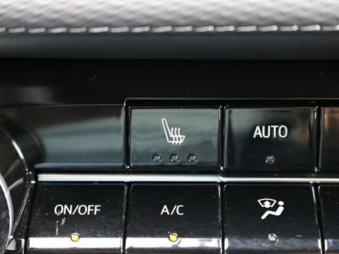 Used 2025 Chevrolet Equinox LT w/ Convenience Package II FWD image 24