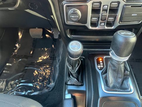 Used 2021 Jeep Wrangler Unlimited Sport image 22