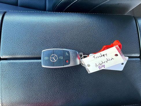 Used 2022 Mercedes-Benz GLE 350 4MATIC w/ Premium Package image 35