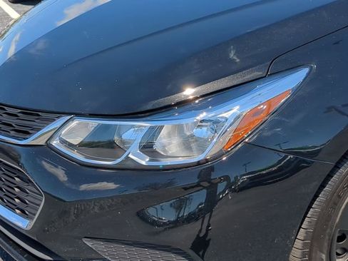 Used 2018 Chevrolet Cruze LS FWD image 10