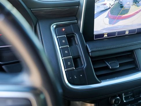 Used 2021 Chevrolet Suburban Z71 image 18