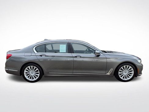 Used 2018 BMW 740i RWD image 5