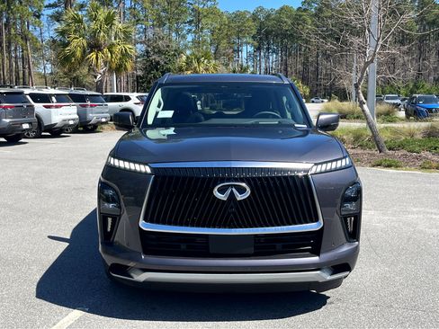 New 2025 INFINITI QX80 Luxe image 2
