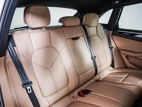 Certified 2026 Porsche Macan AWD/4WD image 6