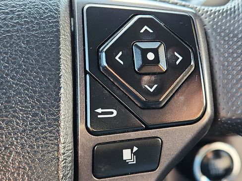 Used 2018 Toyota Tacoma 2WD Double Cab image 21