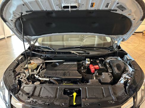 Used 2025 Nissan Rogue SV image 33