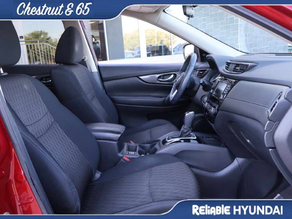 Used 2019 Nissan Rogue SV w/ Sun & Sound Touring Package AWD/4WD image 9