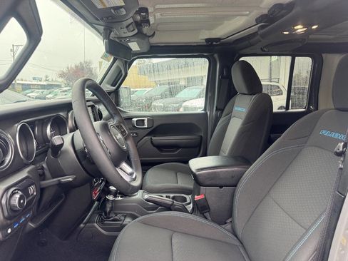 Used 2023 Jeep Wrangler Unlimited Rubicon 4xe image 6