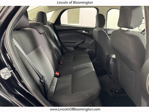 Used 2018 Ford Focus SE w/ Cold Weather Package FWD image 12