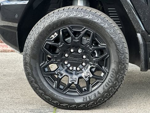 New 2025 GMC Hummer EV 2X image 24