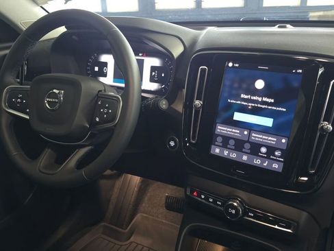Certified 2025 Volvo XC40 B5 Core w/ Protection Package Premier AWD/4WD image 11