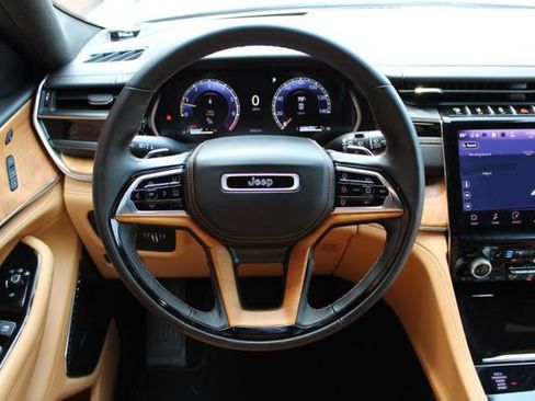 Used 2025 Jeep Grand Cherokee L Summit AWD/4WD image 23