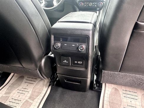 Used 2023 GMC Acadia SLT image 17