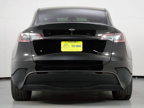 Used 2021 Tesla Model Y Performance image 11