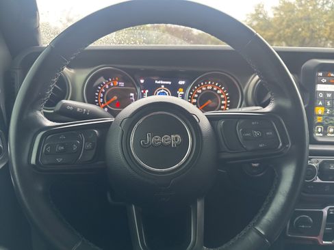 Used 2021 Jeep Gladiator Sport image 27